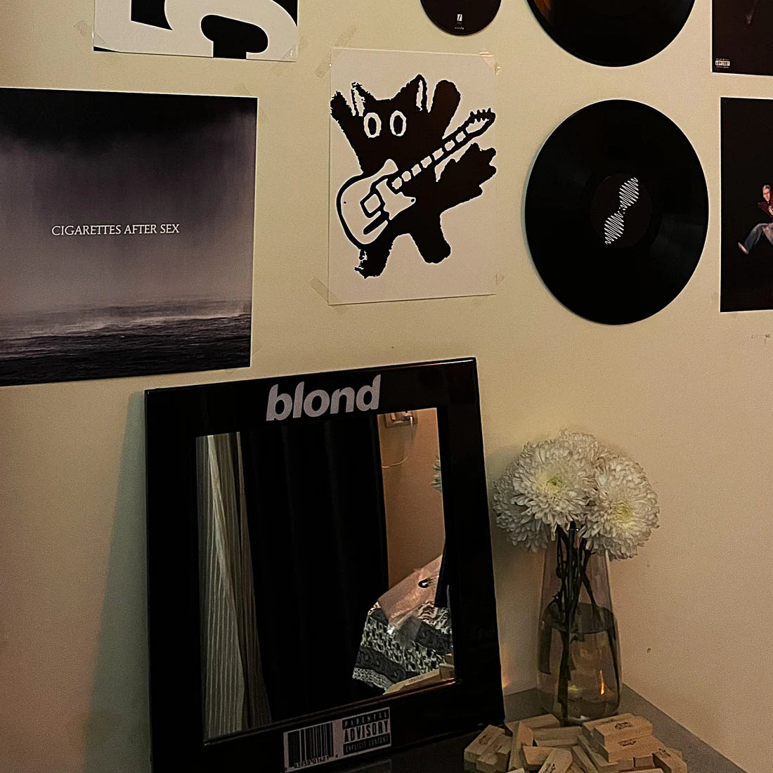BLOND MIRROR